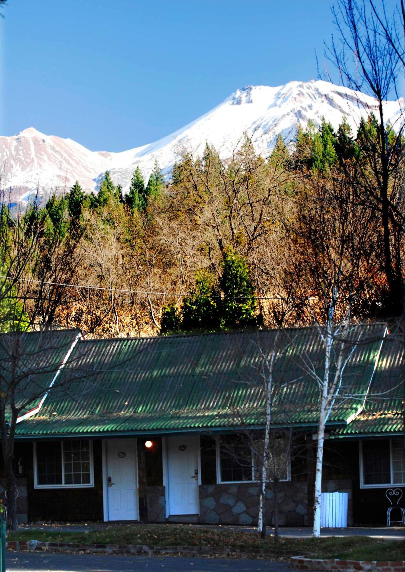 夏斯塔山 草莓谷客栈酒店 外观 照片